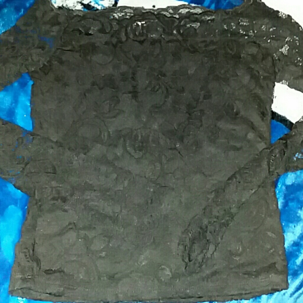Blusa de encaje negra off shoulders talla S